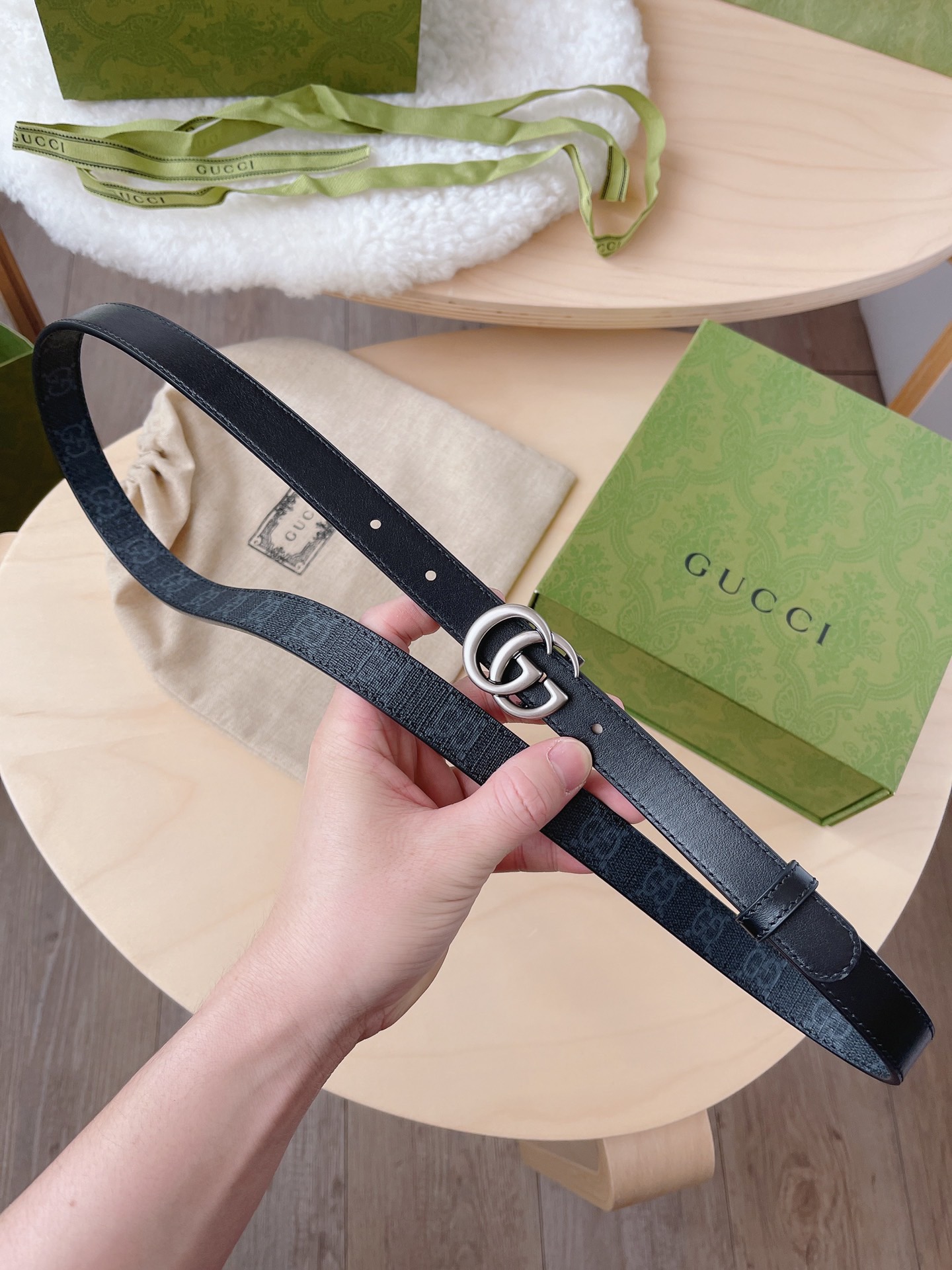 LOUIS VUITTON 루이비통 마르끄 루이비통 뎁세 회색 자수 로고 맨투맨 4