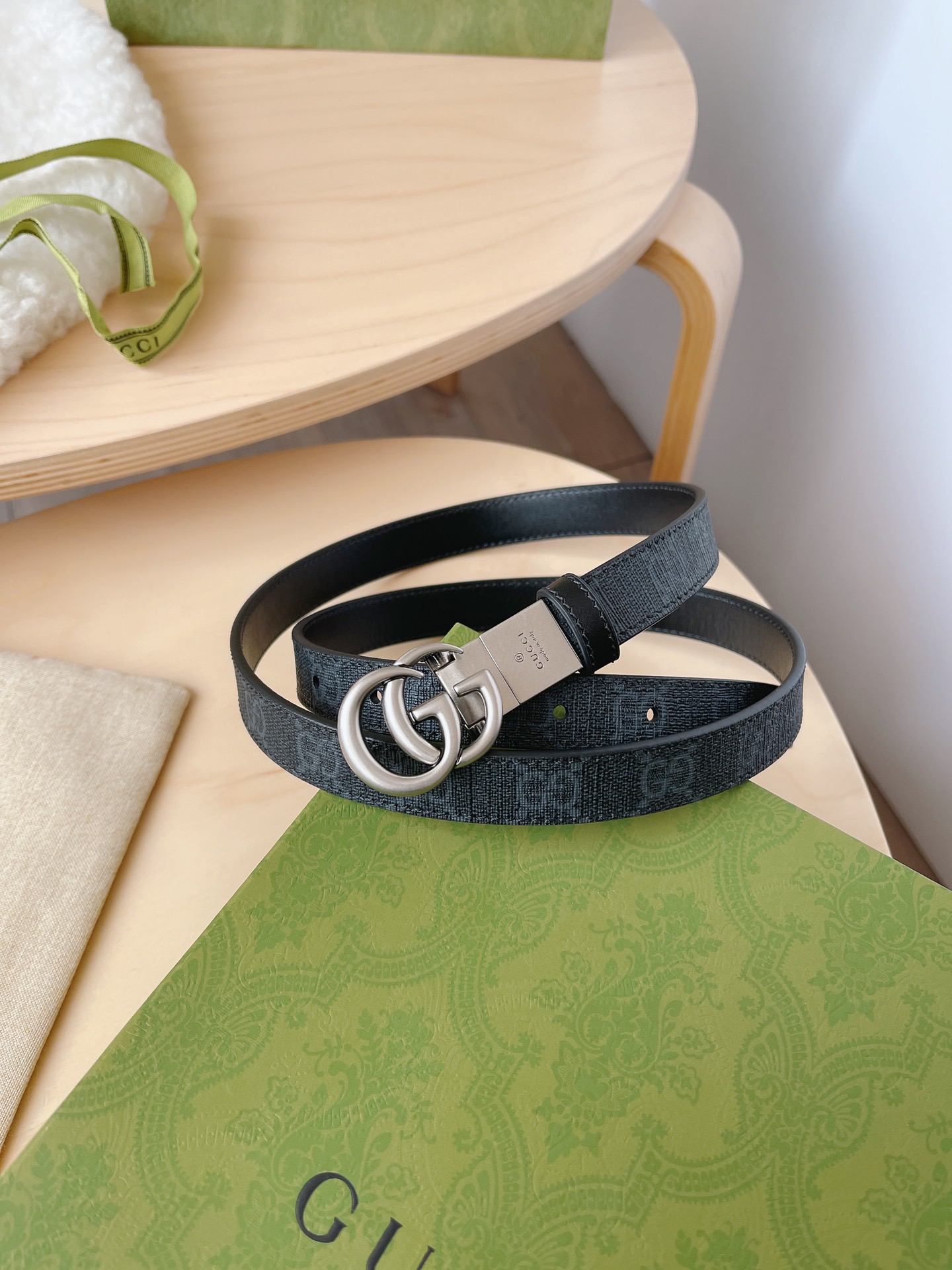 LOUIS VUITTON 루이비통 마르끄 루이비통 뎁세 회색 자수 로고 맨투맨 6