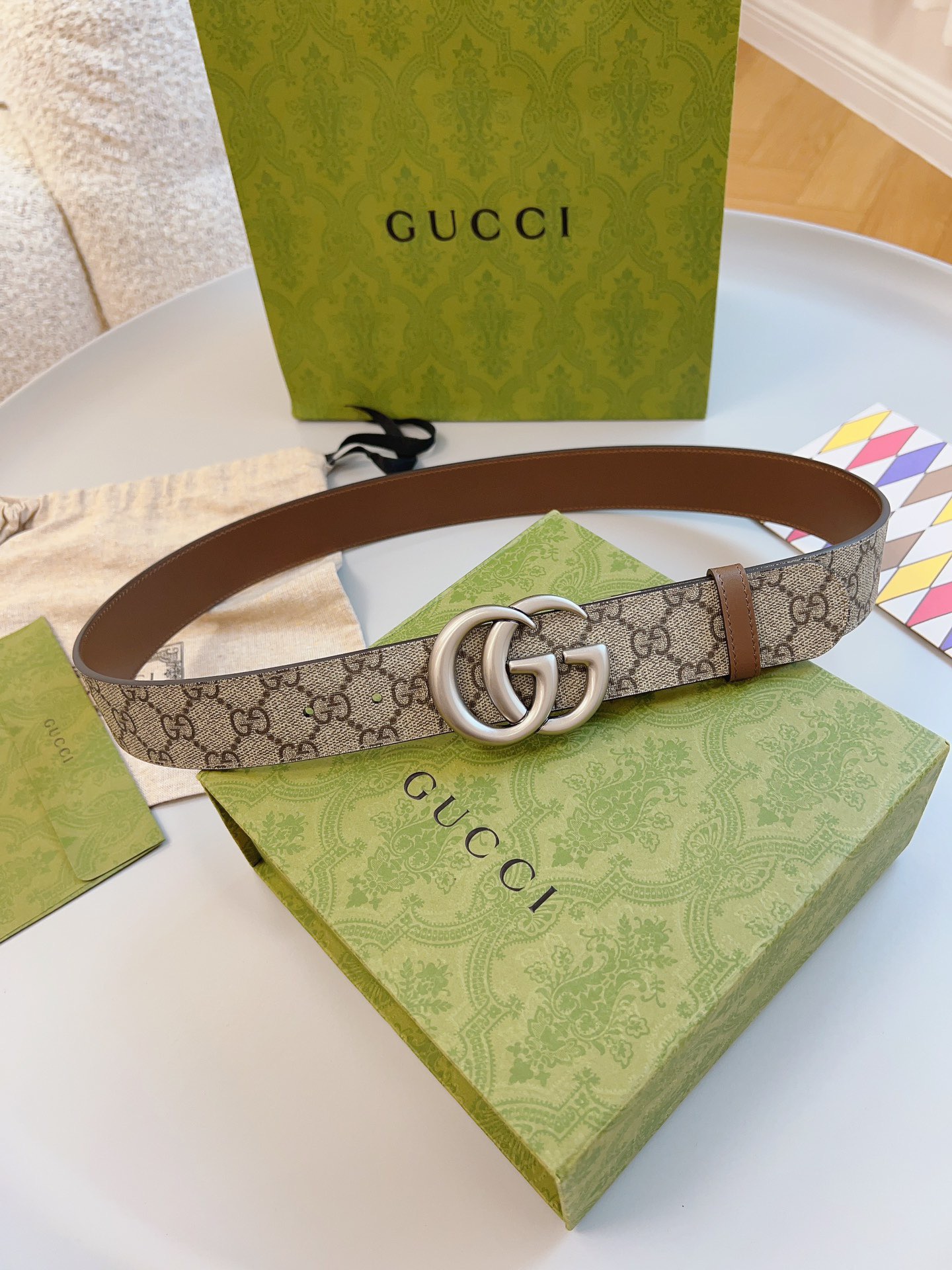 LOUIS VUITTON 루이비통 마르끄 루이비통 뎁세 회색 자수 로고 맨투맨 21