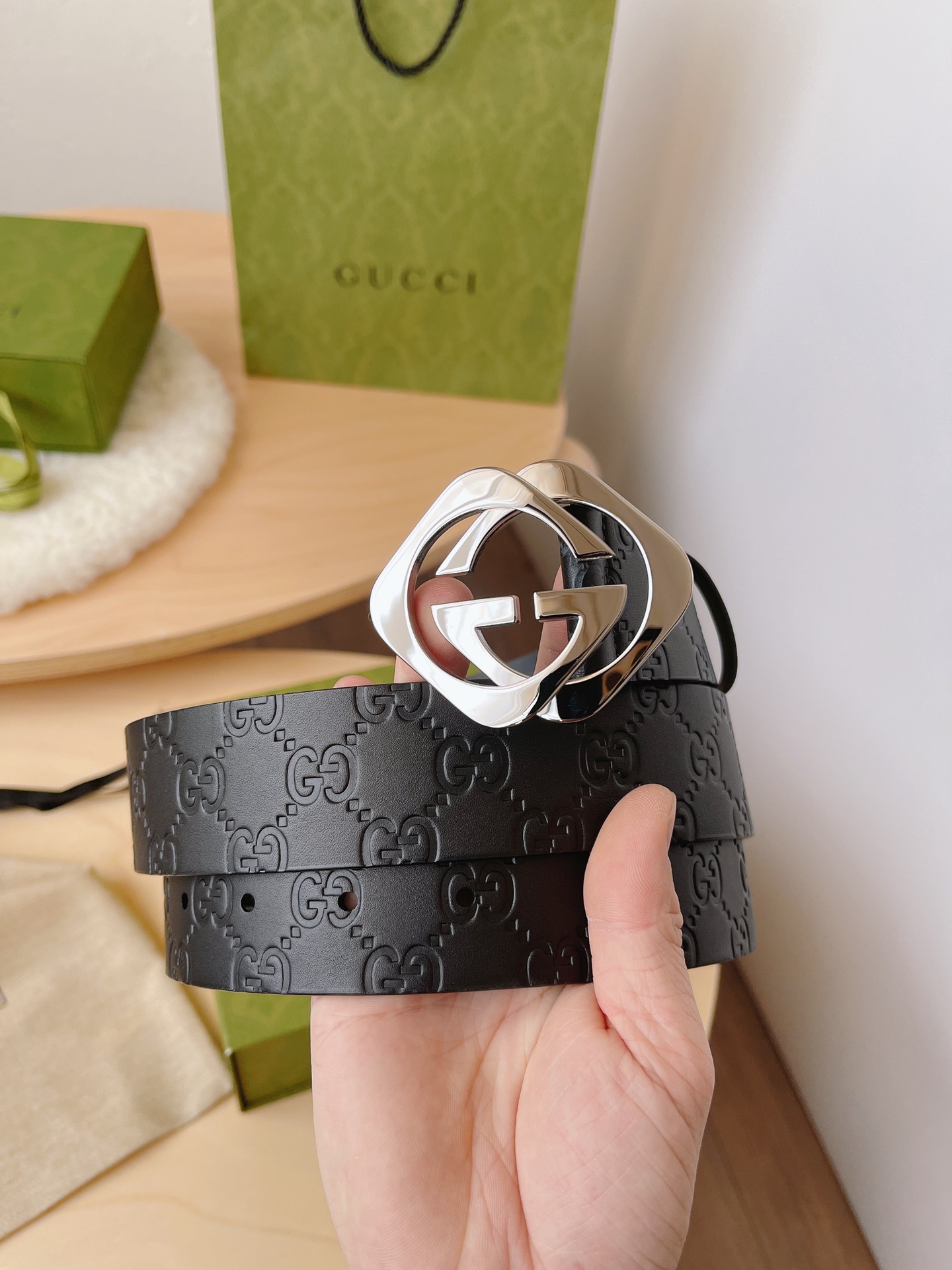 Dior 디올 퀼팅 퍼 라운드넥 가디건 2