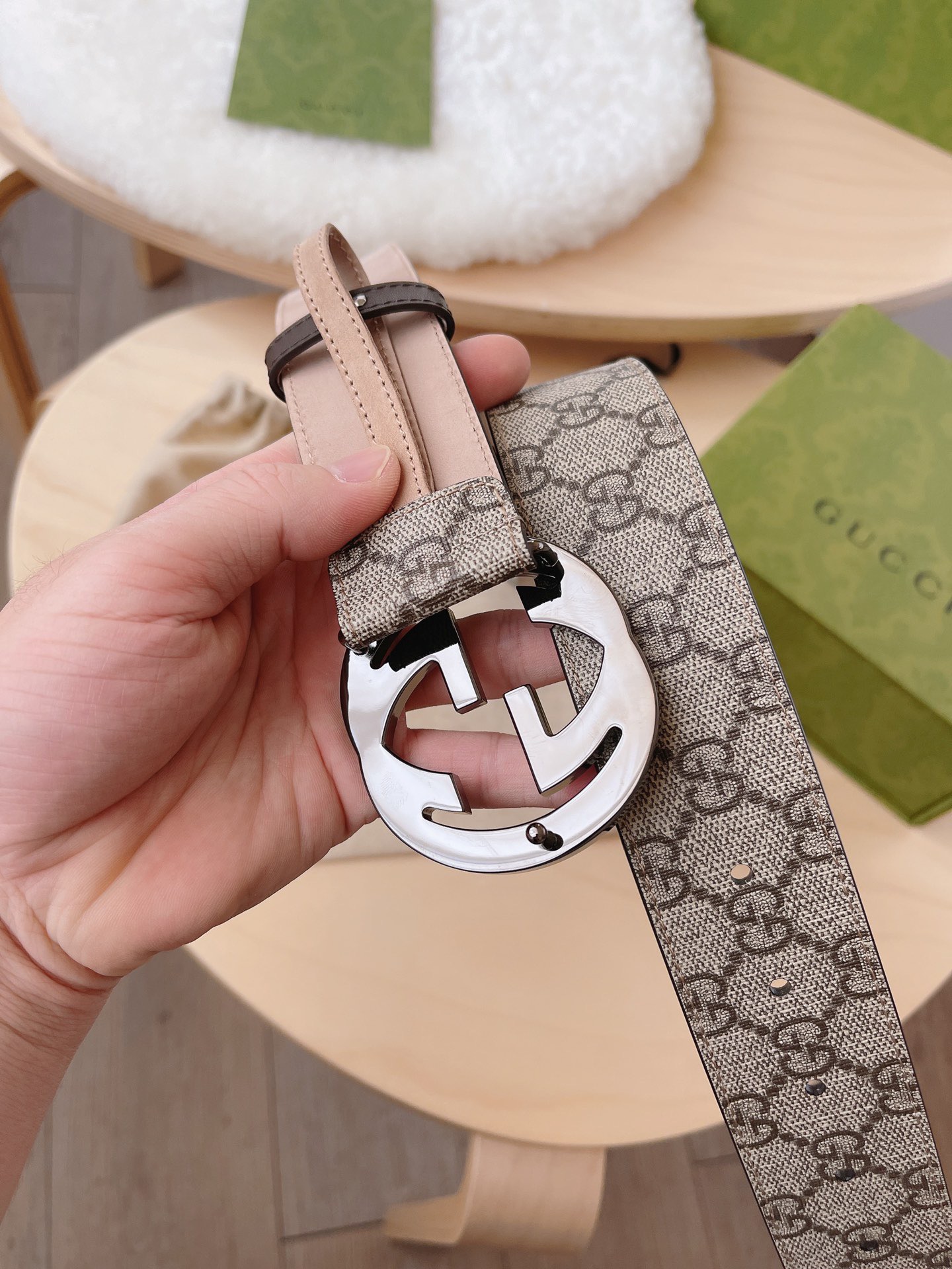 LOUIS VUITTON 루이비통 Monogram Heritage 양면 후드 니트 10