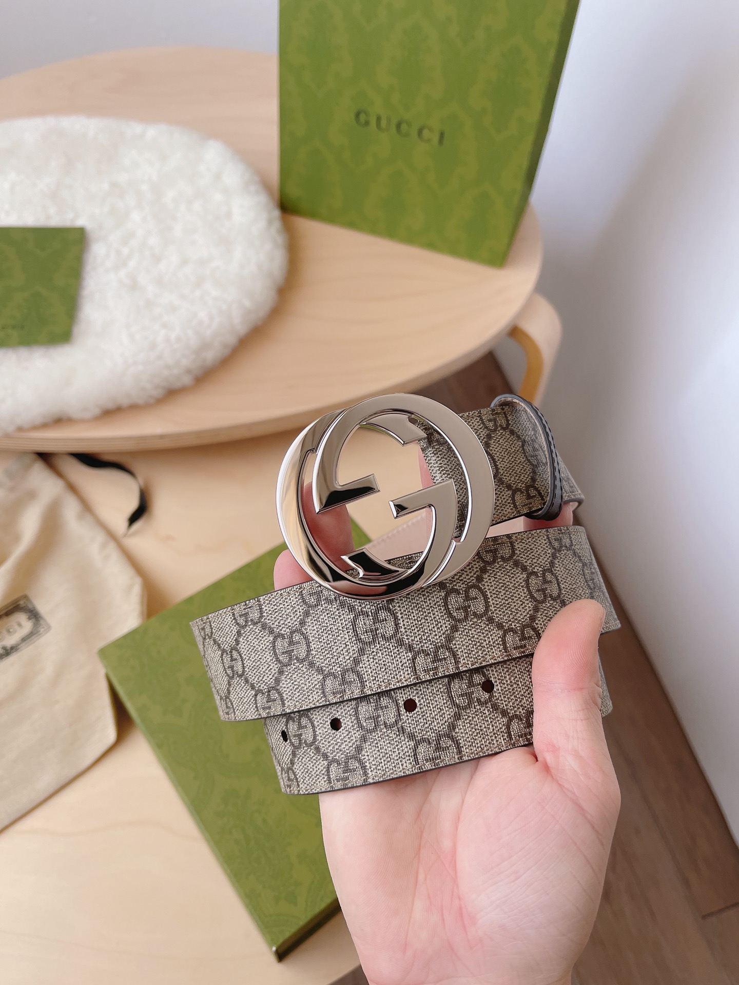 LOUIS VUITTON 루이비통 Monogram Heritage 양면 후드 니트 21