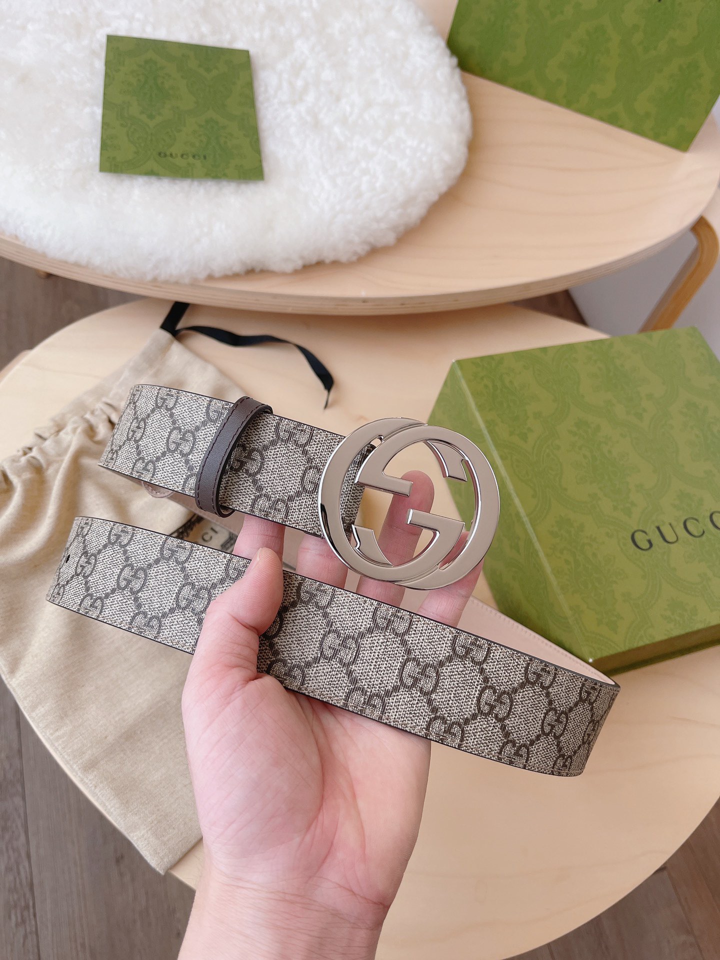 LOUIS VUITTON 루이비통 Monogram Heritage 양면 후드 니트 22