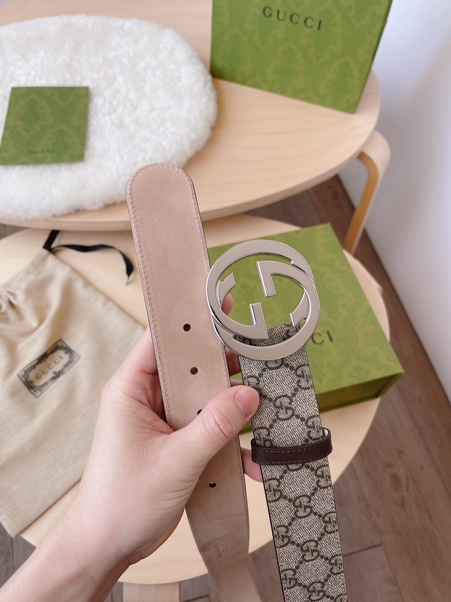 LOUIS VUITTON 루이비통 Monogram Heritage 양면 후드 니트 23