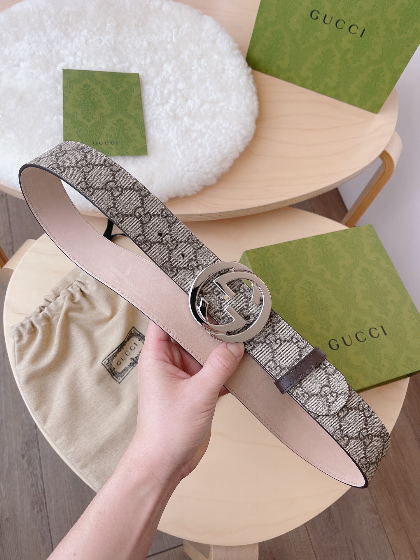 LOUIS VUITTON 루이비통 Monogram Heritage 양면 후드 니트 24