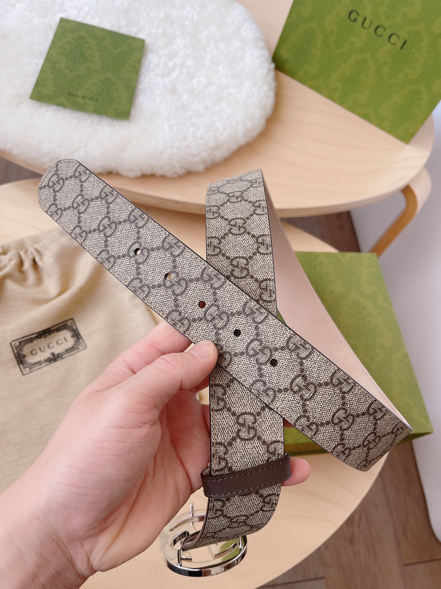 LOUIS VUITTON 루이비통 Monogram Heritage 양면 후드 니트 27