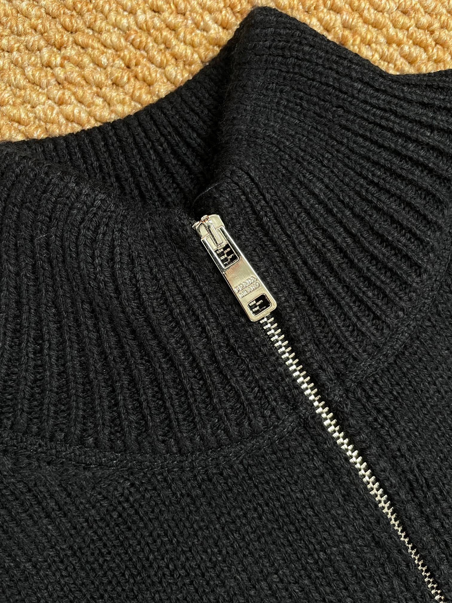 PRADA 프라다 울 혼방 집업 하이넥 니트 자켓 11