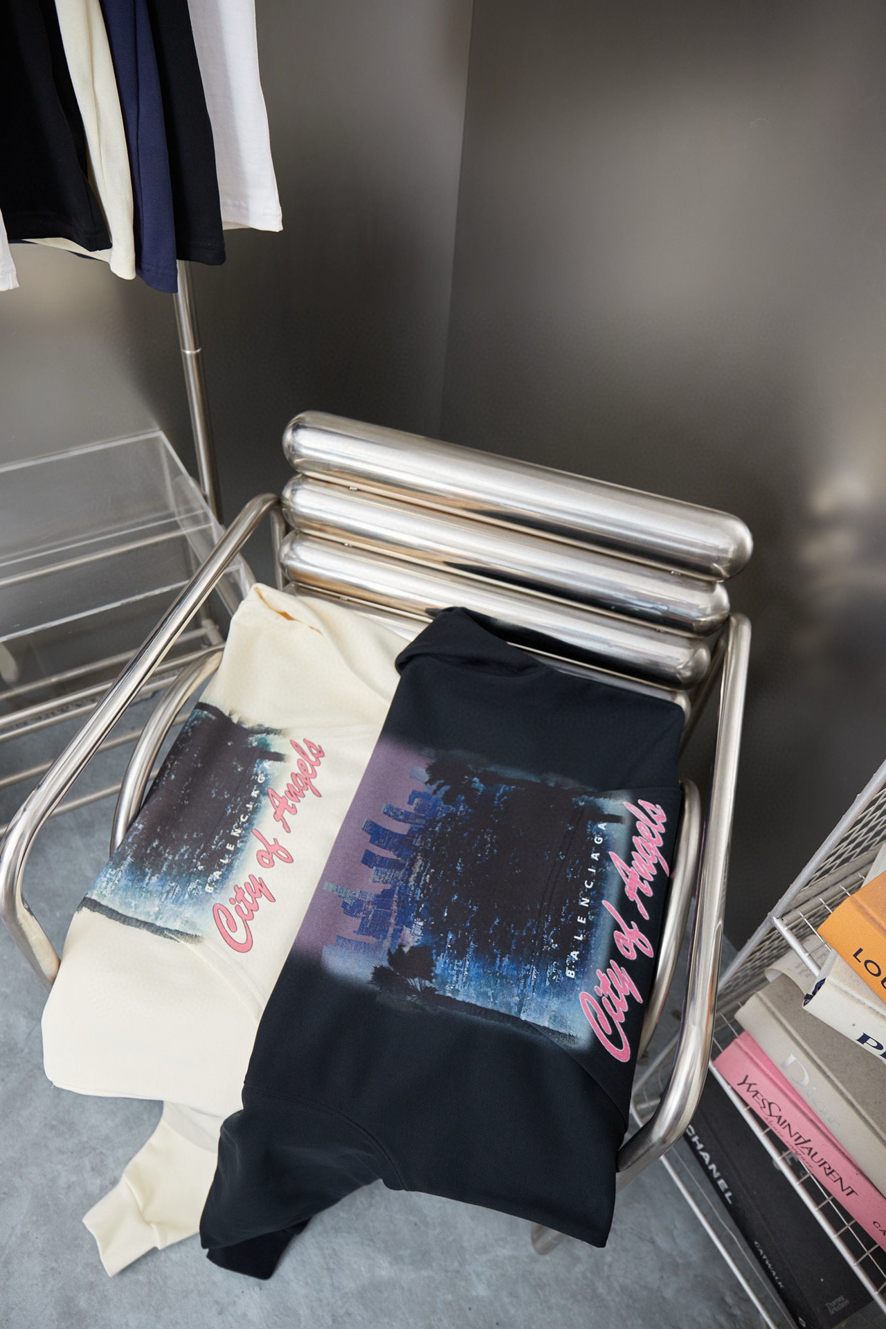 Dior 디올 × Hylton Nel 협업 ‘For My Real Friends’ 자수 봄버 재킷 4