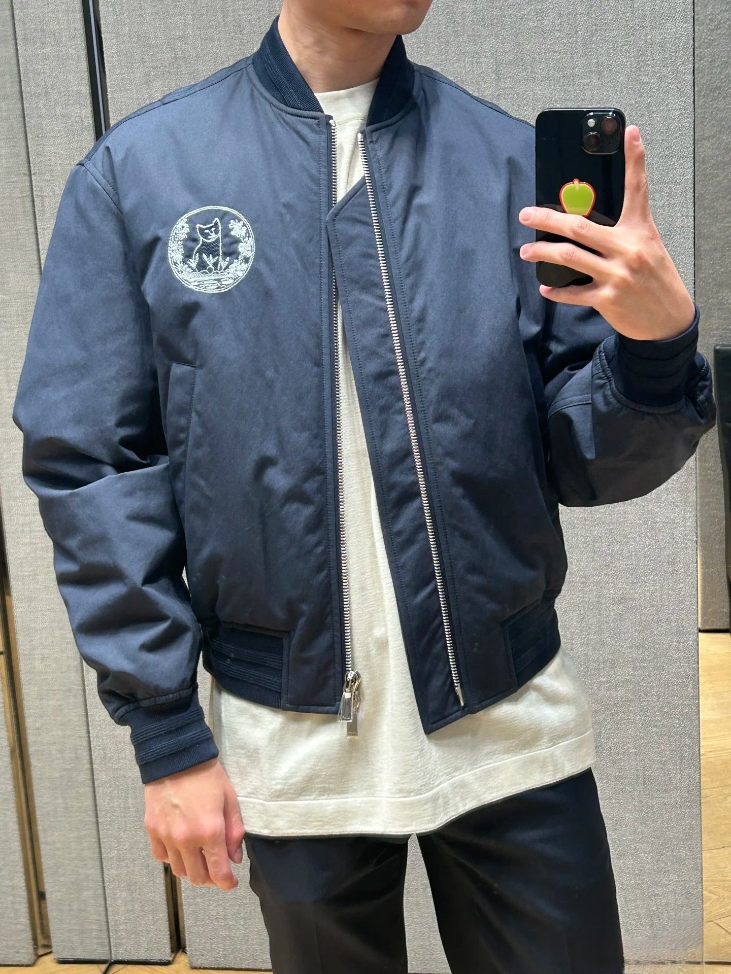 Dior 디올 × Hylton Nel 협업 ‘For My Real Friends’ 자수 봄버 재킷 5