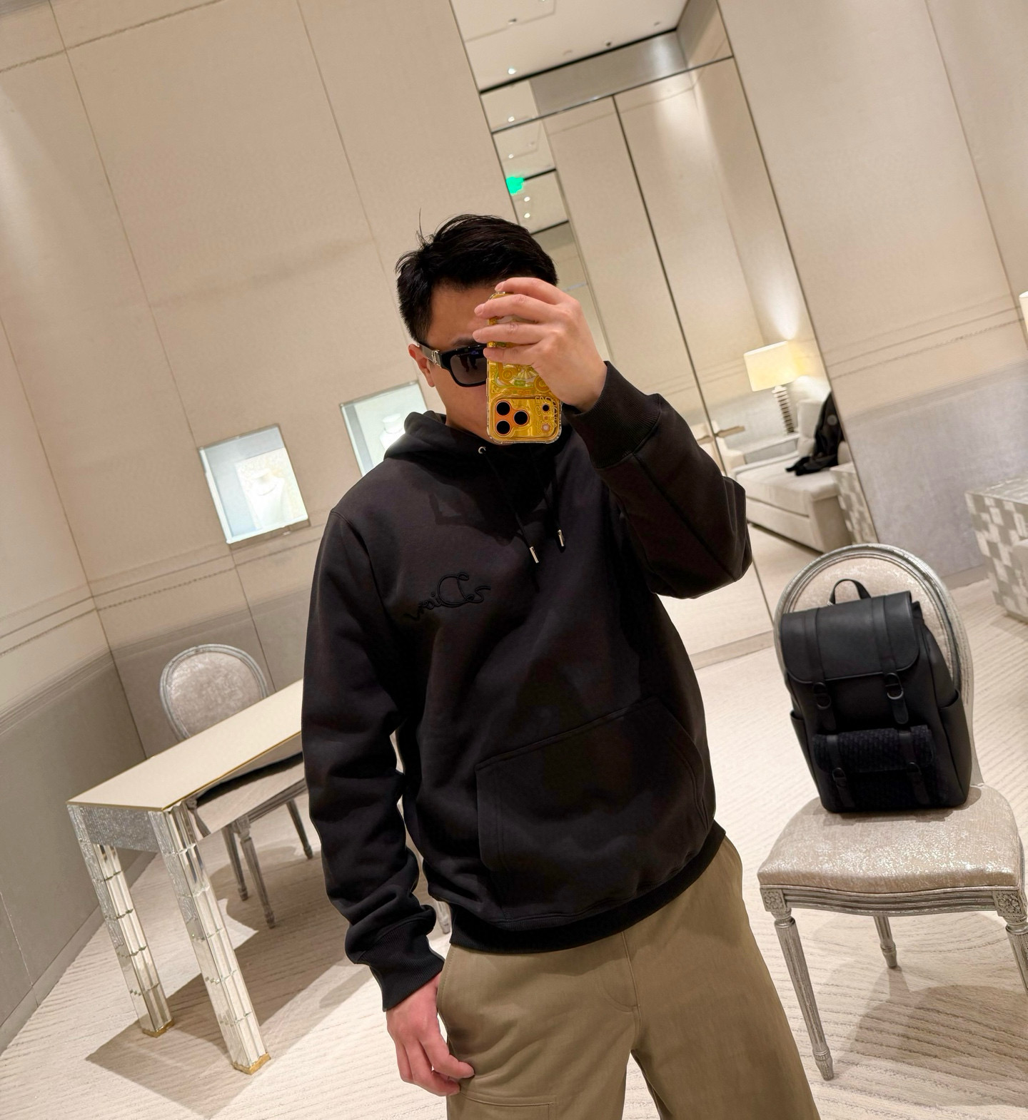 Dior 디올 × Hylton Nel 협업 ‘For My Real Friends’ 자수 봄버 재킷 13