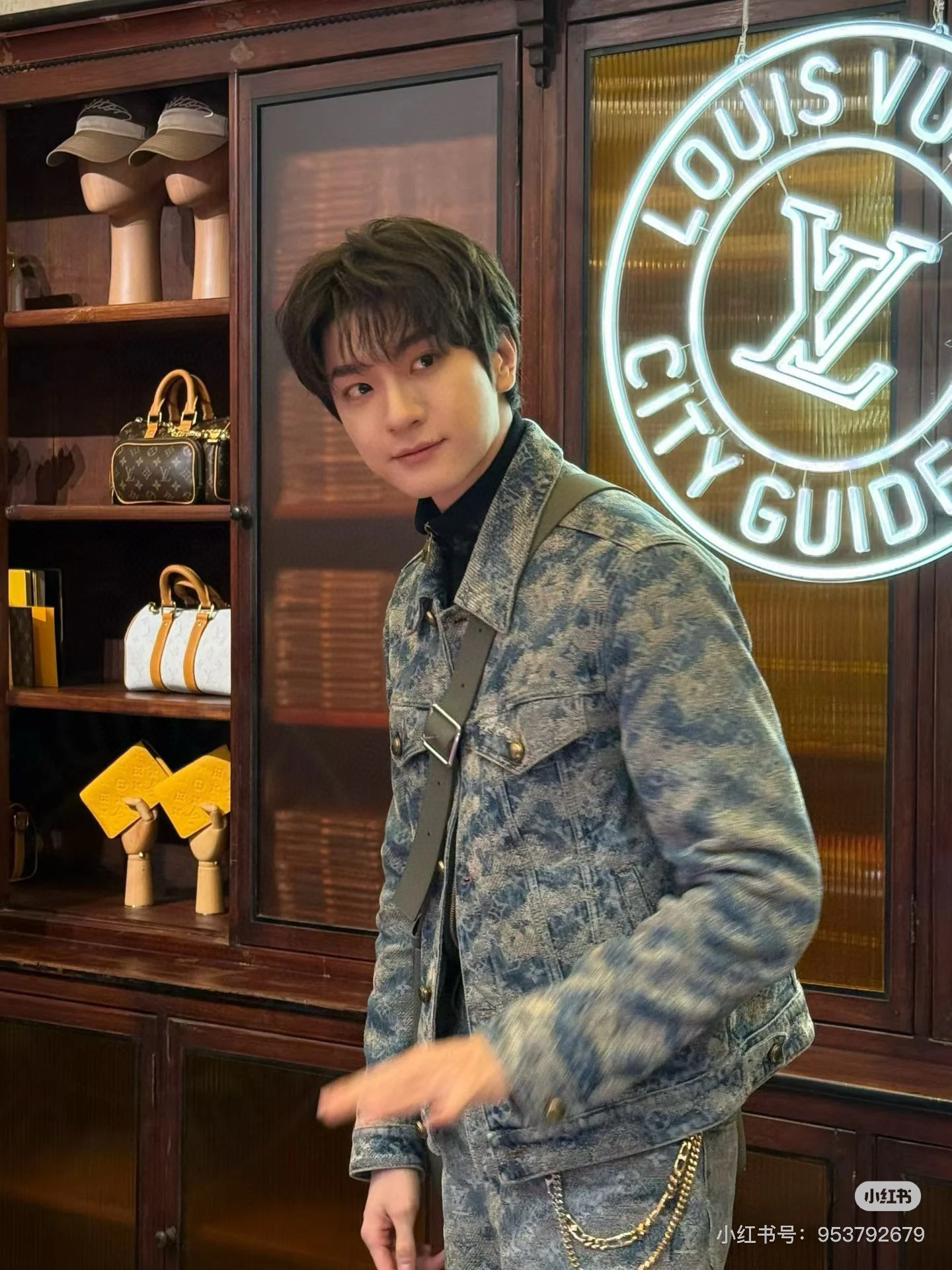 Louis Vuitton 루이비통 x NIGO 25FW 울 블렌드 집업 니트 후드 자켓 9
