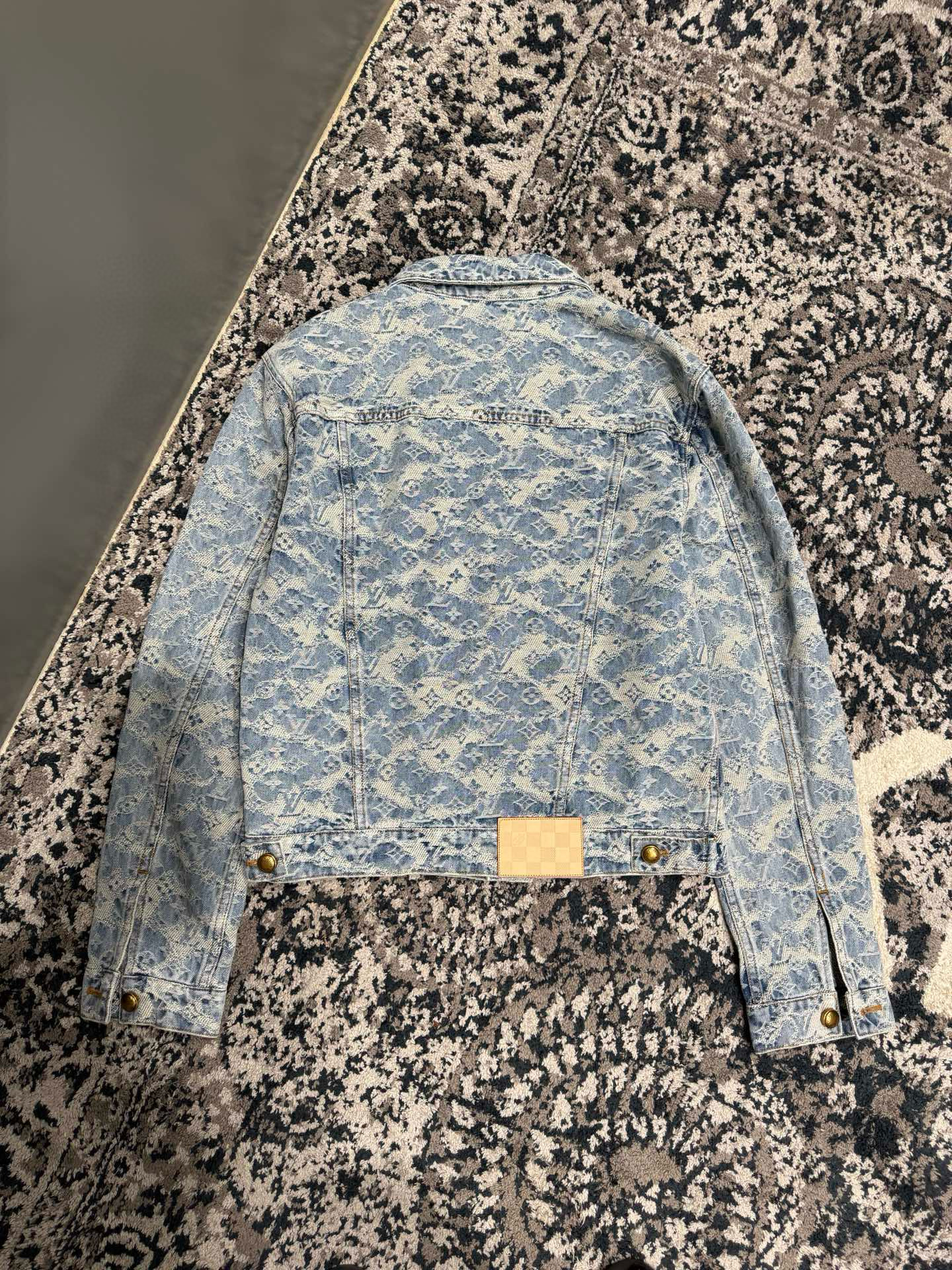 Louis Vuitton 루이비통 x NIGO 25FW 울 블렌드 집업 니트 후드 자켓 17