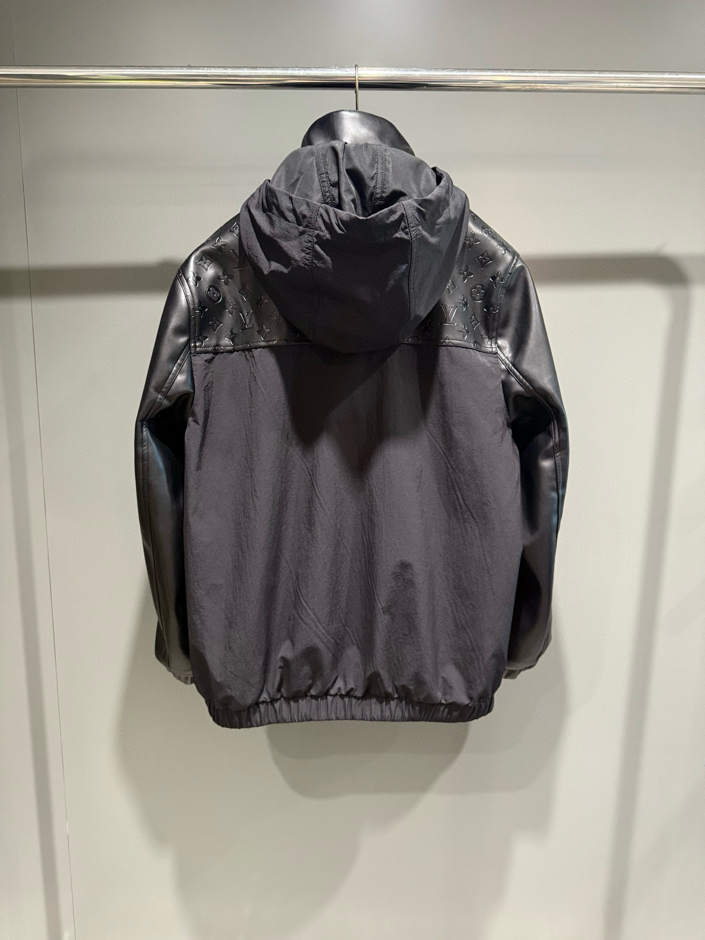 LOUIS VUITTON 루이비통 x Nigo 2025 FW 코이피쉬 니트 하이넥 스웨터 8