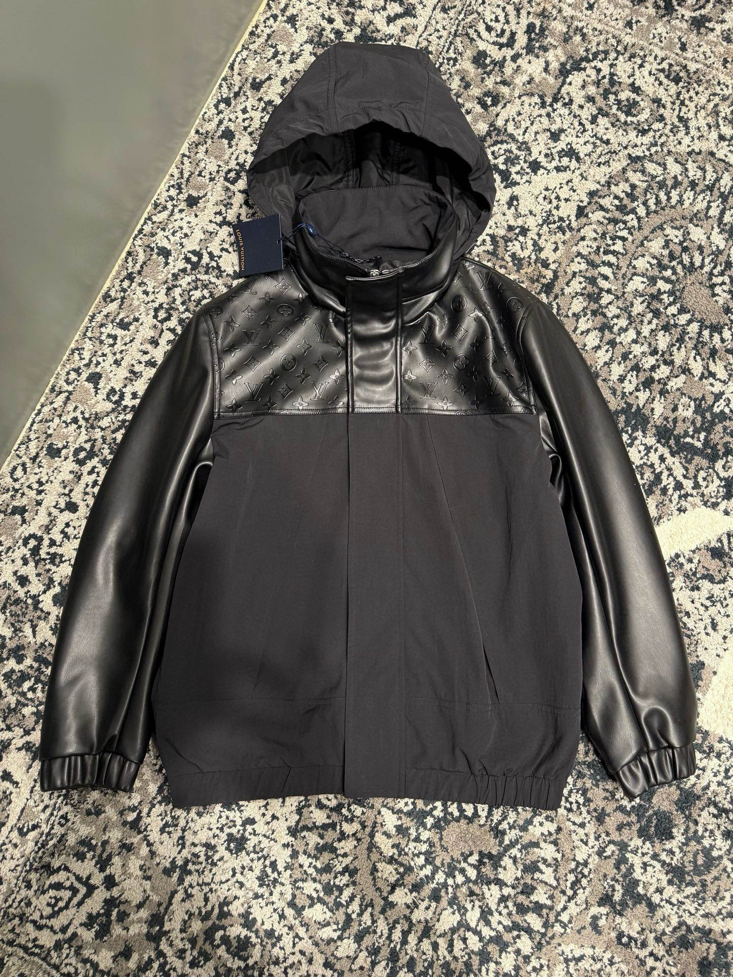 LOUIS VUITTON 루이비통 x Nigo 2025 FW 코이피쉬 니트 하이넥 스웨터 9