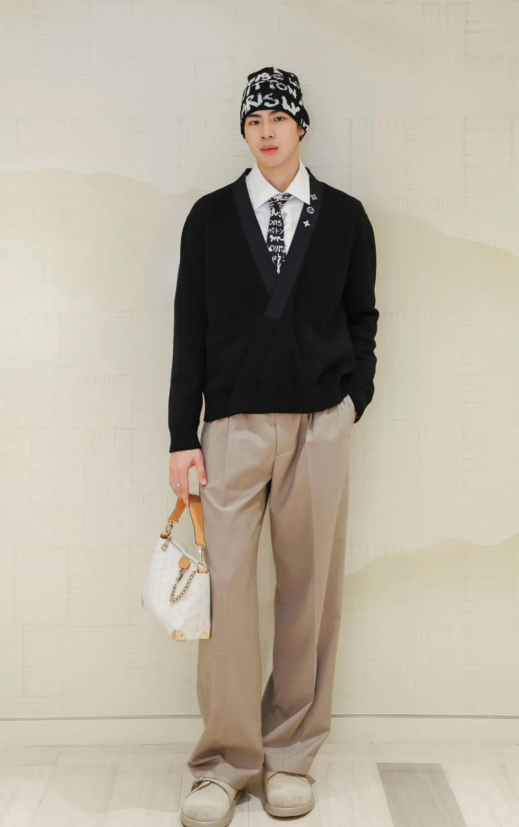 LOUIS VUITTON 루이비통 x Nigo 2025 FW 코이피쉬 니트 하이넥 스웨터 24