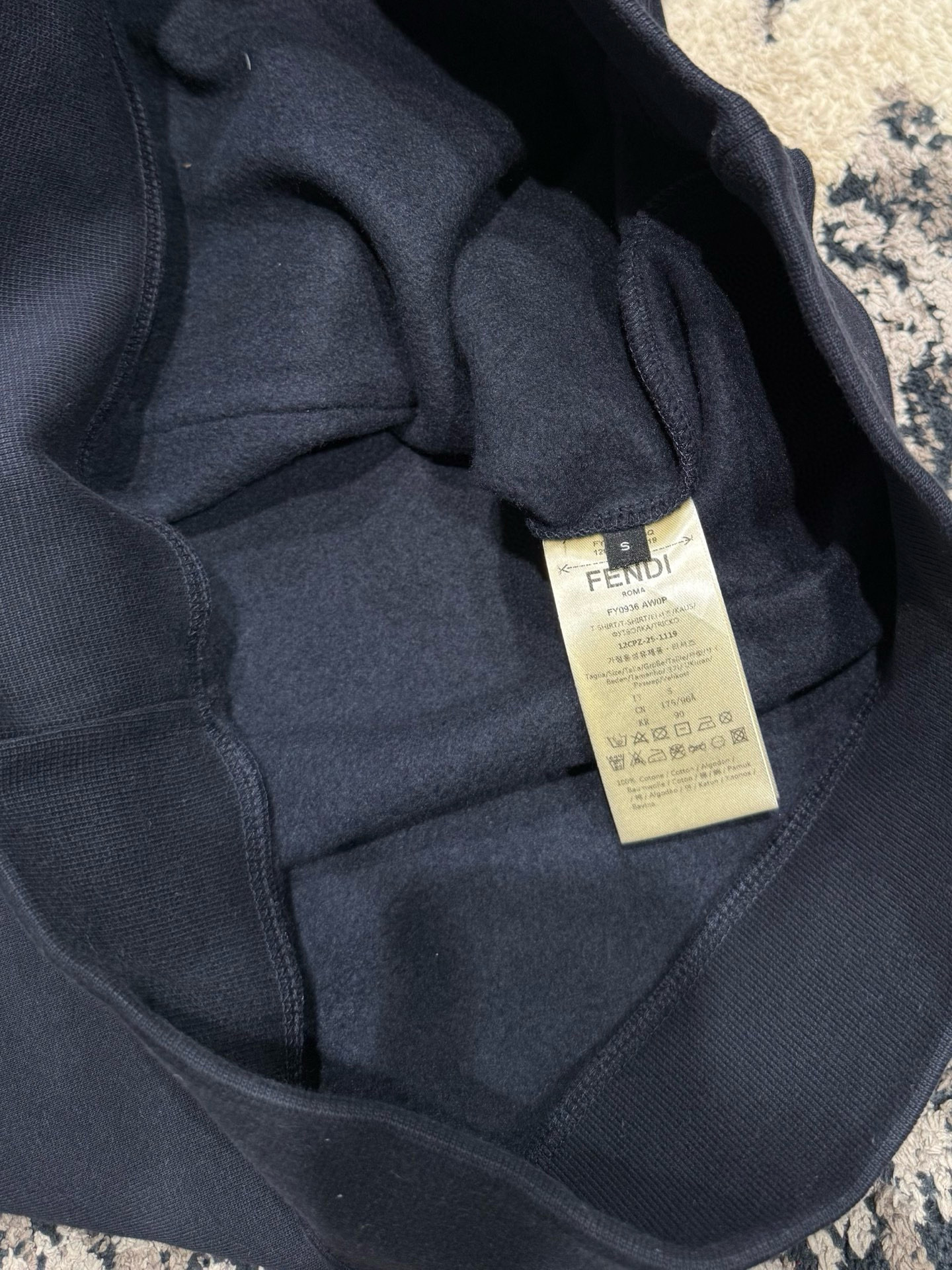 Thom Browne 톰브라운 울 블렌드 버튼 디테일 크루넥 니트 2