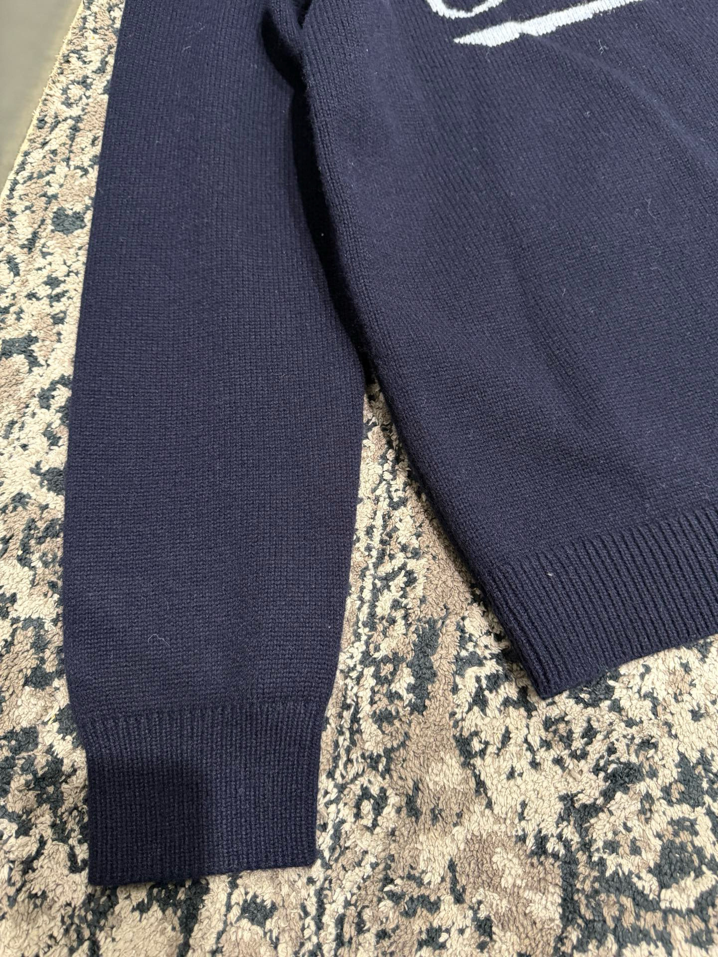 Thom Browne 톰브라운 울 블렌드 버튼 디테일 크루넥 니트 10