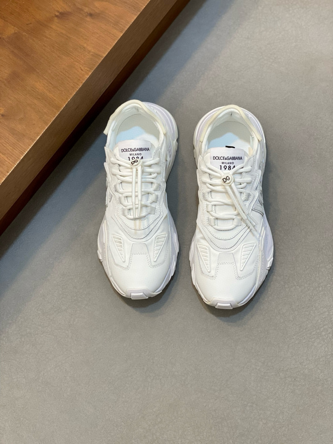 Dolce & Gabbana 돌체앤가바나 DG Cushion 남성 스니커즈 (화이트 & 블랙 믹스 디자인) 1