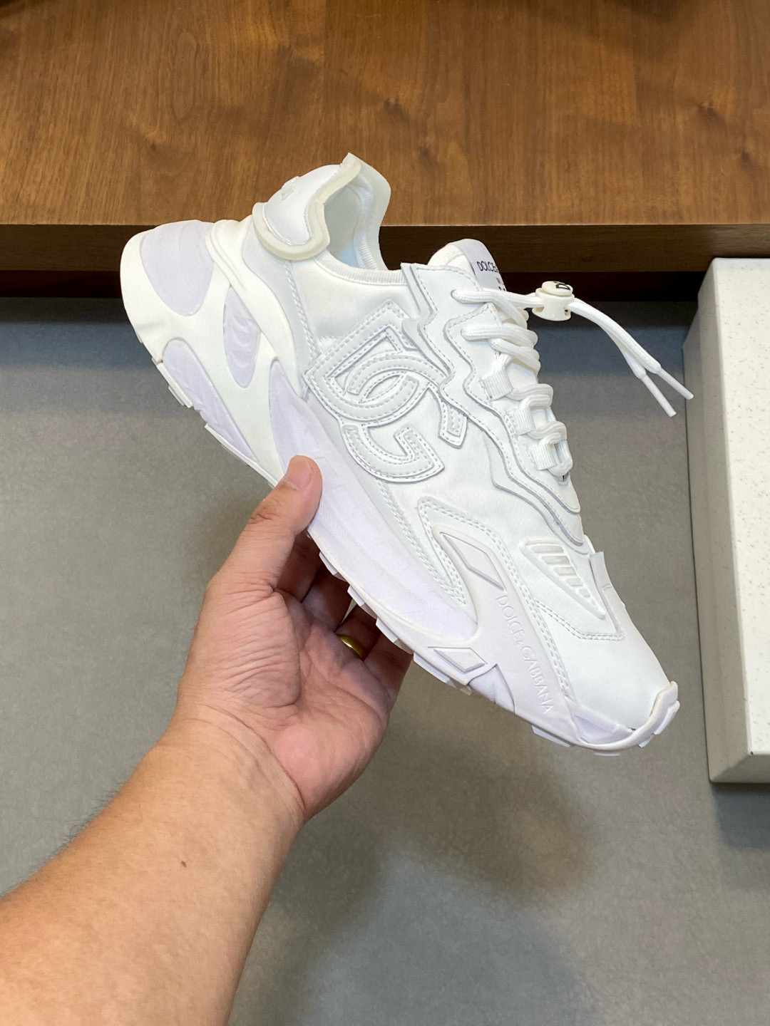 Dolce & Gabbana 돌체앤가바나 DG Cushion 남성 스니커즈 (화이트 & 블랙 믹스 디자인) 4