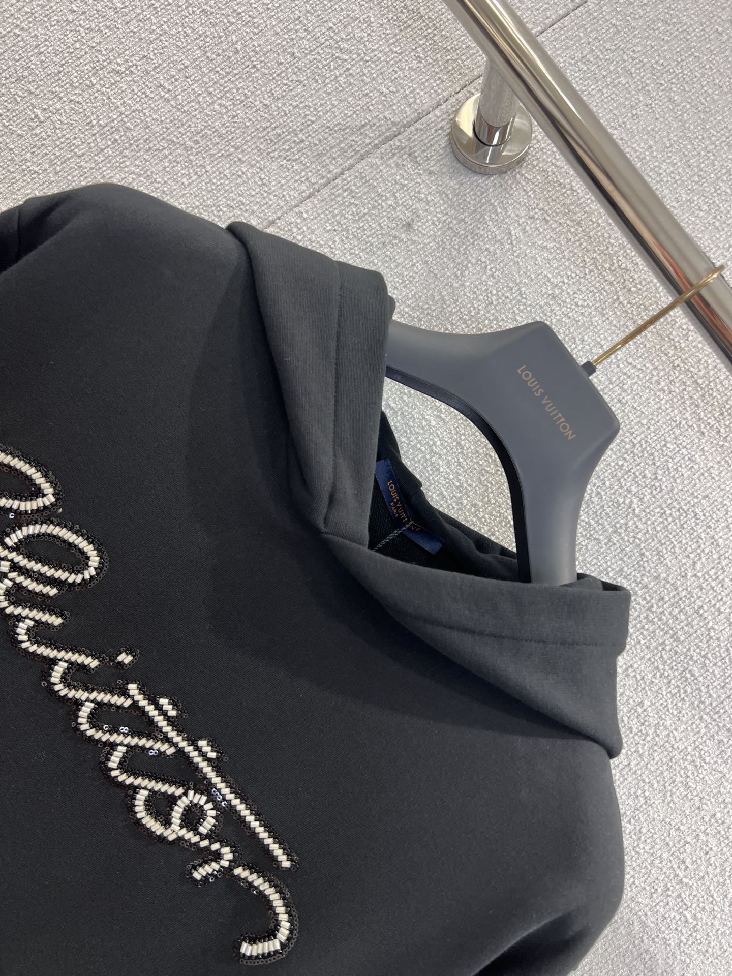 Louis Vuitton 루이비통 진주 자수 로고 후드 티셔츠 13