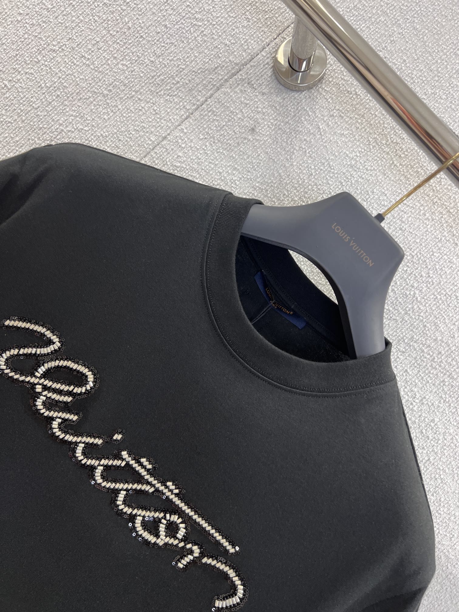 Louis Vuitton 루이비통 루이 비통 진주 장식 로고 반팔 티셔츠 13