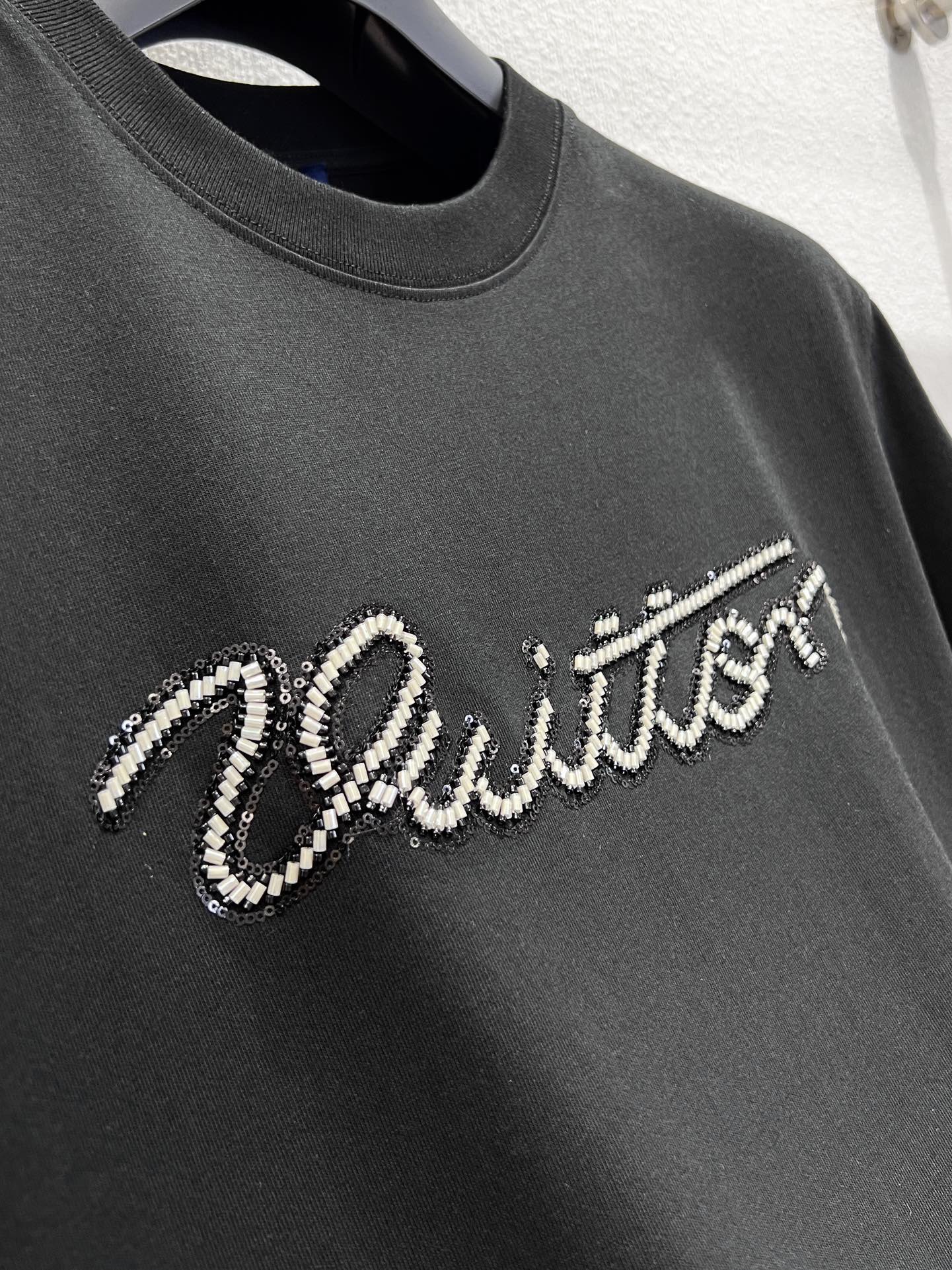 Louis Vuitton 루이비통 루이 비통 진주 장식 로고 반팔 티셔츠 15