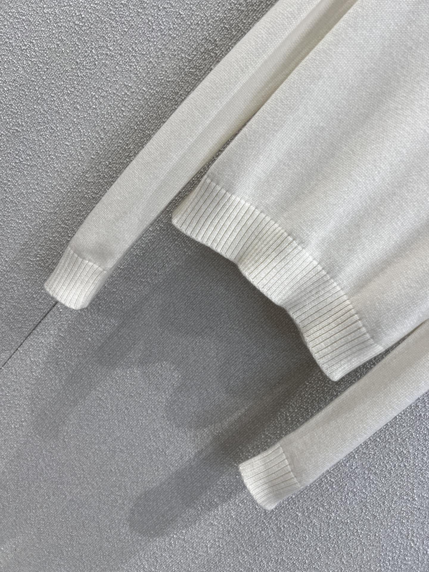 Dior 디오 행운 별 자수 로고 울 니트 11