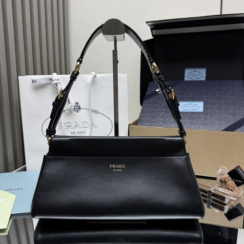 PRADA Enchaîné Leather Shoulder Bag 프라다 앙셰네 레더 숄더백 블랙 32.5cm