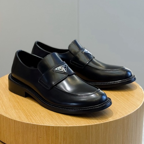 Prada Monolith Brushed Leather Loafer 프라다 모놀리스 브러시드 레더 로퍼 블랙