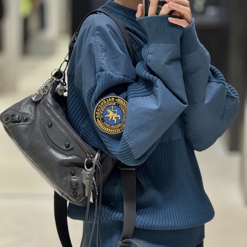 Balenciaga Paris Logo Embroidered Oversized Knit Sweatshirt 발렌시아가 파리 로고 자수 오버사이즈 니트 스웨트셔츠