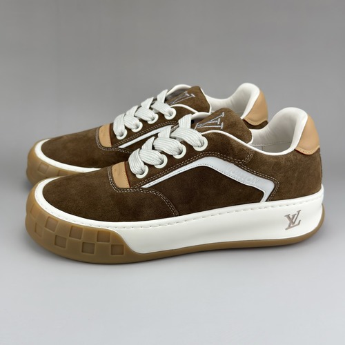 Louis Vuitton 루이비통 3D 모노그램 패턴 레더 로우탑 스니커즈 (Iv Tilted 스타일) 브라운