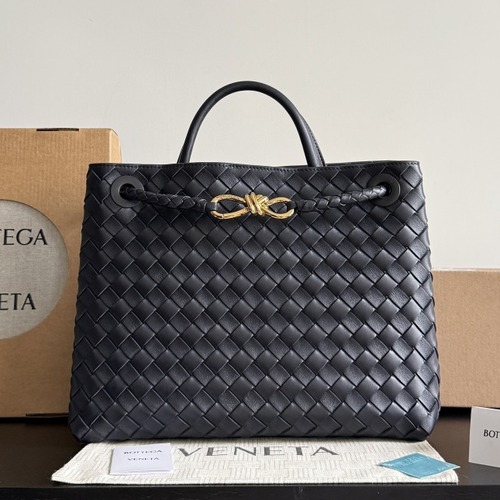 BOTTEGA VENETA  Andiamo Intrecciato 보테가베네타 안디아모 인트레치아토 레더 탑핸들 미디엄백 블랙 32cm
