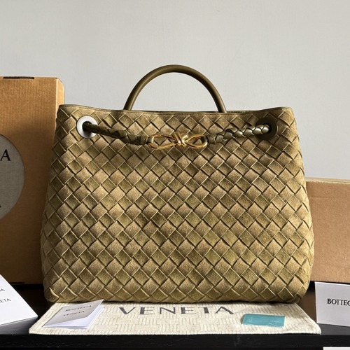 BOTTEGA VENETA  Andiamo Intrecciato 보테가베네타 안디아모 인트레치아토 레더 탑핸들 미디엄백 스웨이드브라운 32cm