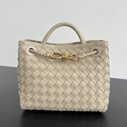 Bottega Veneta  Andiamo Intrecciato Leather 보테가 베네타 안디아모 스몰 인트레치아토 탑핸들백 베이지 25cm