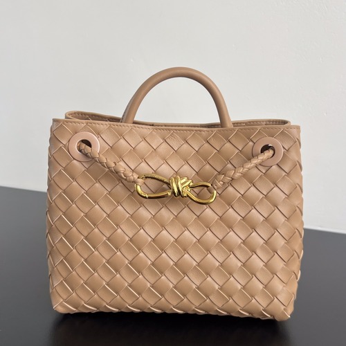Bottega Veneta  Andiamo Intrecciato Leather 보테가 베네타 안디아모 스몰 인트레치아토 탑핸들백 크림베이지 25cm
