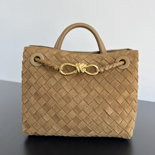 Bottega Veneta  Andiamo Intrecciato Leather 보테가 베네타 안디아모 스몰 인트레치아토 스웨이드 탑핸들백 브라운 25cm