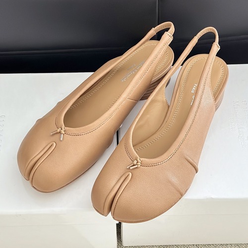 Maison Margiela MM6 메종 마르지엘라 타비 플리츠 발레리나 슈즈 (슬링백) 베이지