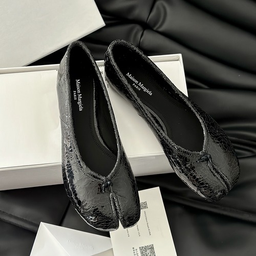 MM6 Maison Margiela 메종 마르지엘라 크랙 레더 타비 스플릿 토 발레 플랫 블랙 굽 10mm
