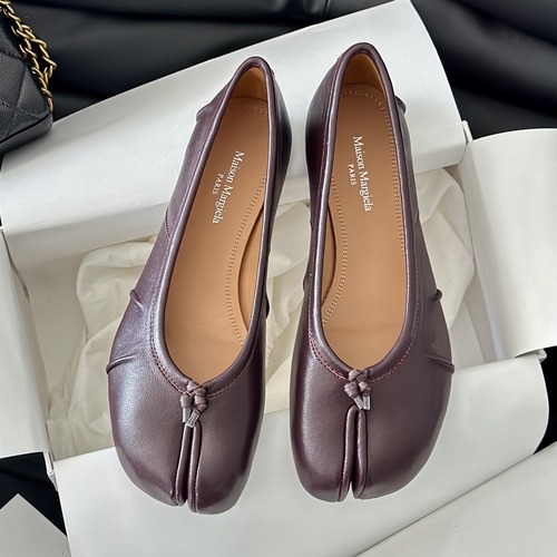 MM6 Maison Margiela 메종 마르지엘라 크랙 레더 타비 스플릿 토 발레 플랫 버건디 10mm