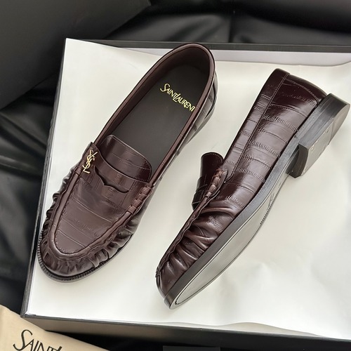 Saint Laurent 생로랑 YSL 르 로퍼 오일드 레더 모카신 로퍼 버건디 굽높이 1.5cm