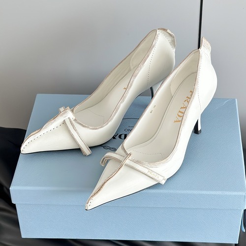 Prada Antiqued Leather Bow Pointed-Toe Kitten-Heel Pumps 프라다 앤티크 레더 보우 포인티드 토 키튼힐 펌프스 아이보리 굽높이 5.5cm