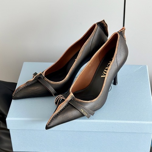 Prada Antiqued Leather Bow Pointed-Toe Kitten-Heel Pumps 프라다 앤티크 레더 보우 포인티드 토 키튼힐 펌프스 다크브라운 굽높이 5.5cm