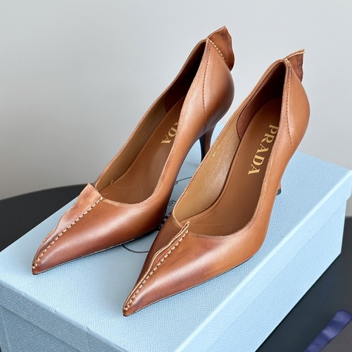 Prada Antiqued Leather Bow Pointed-Toe Kitten-Heel Pumps 프라다 앤티크 레더 보우 포인티드 토 키튼힐 펌프스 미스브라운 굽높이 5.5cm