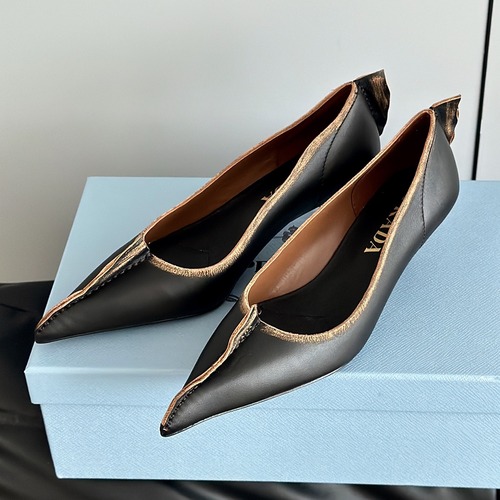 Prada Distressed Leather Pointed-Toe Pumps 프라다 빈티지 워시드 레더 포인티드 토 펌프스 페이퍼블랙 굽높이 8.5cm / 4.5cm