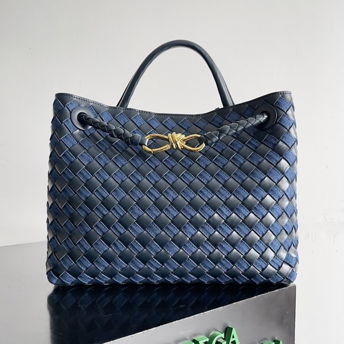 BOTTEGA VENETA Andiamo Medium Intrecciato 보테가 베네타 안디아모 미디엄 인트레치아토 탑핸들백 766016VCPP1 32cm