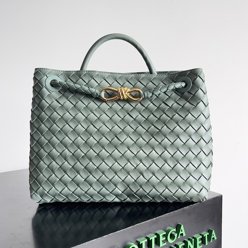 BOTTEGA VENETA Andiamo Medium Intrecciato 보테가 베네타 안디아모 미디엄 인트레치아토 탑핸들백 766016VCPP12265 민트 금장 32cm