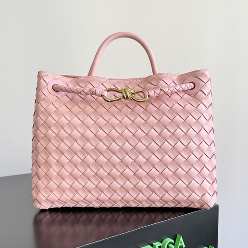BOTTEGA VENETA Andiamo Medium Intrecciato 보테가 베네타 안디아모 미디엄 인트레치아토 탑핸들백 766016VCPP12265 핑크 금장 32cm