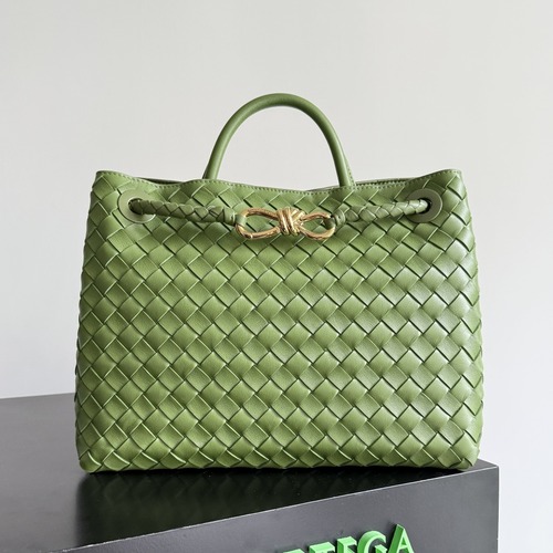 BOTTEGA VENETA Andiamo Medium Intrecciato 보테가 베네타 안디아모 미디엄 인트레치아토 탑핸들백 766016VCPP12265 그린 금장 32cm