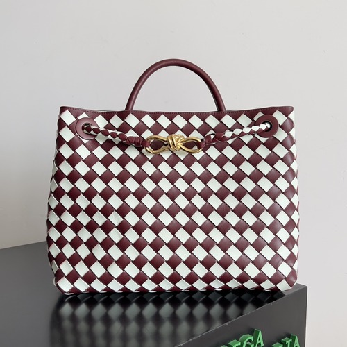 BOTTEGA VENETA Andiamo Medium Intrecciato 보테가 베네타 안디아모 미디엄 인트레치아토 탑핸들백 766016VCPP12265 버건디/화이트 금장 32cm