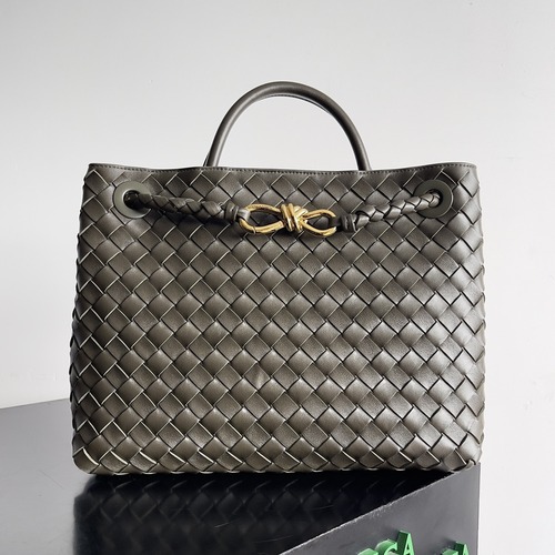 BOTTEGA VENETA Andiamo Medium Intrecciato 보테가 베네타 안디아모 미디엄 인트레치아토 탑핸들백 766016VCPP12265 다크카키 금장 32cm